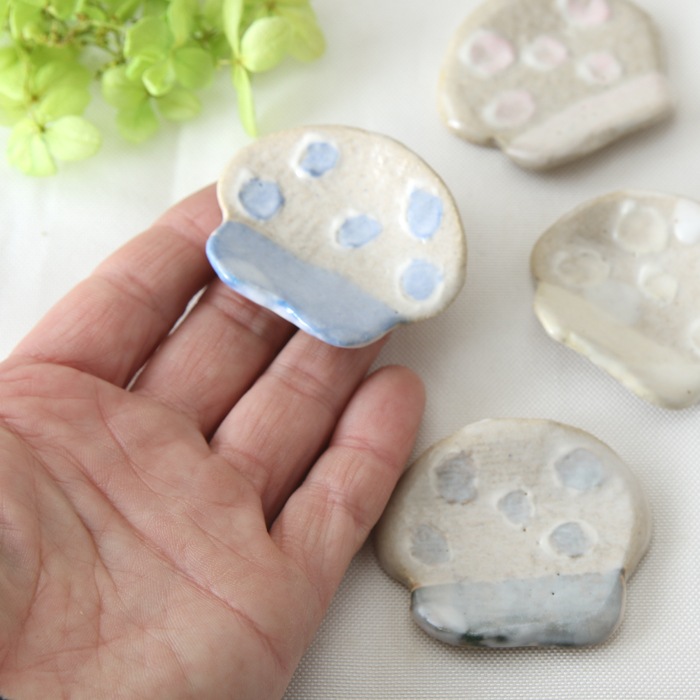 【益子焼】 パステル調のキノコ風の箸置き 落書き風いっちん【単品1個】
