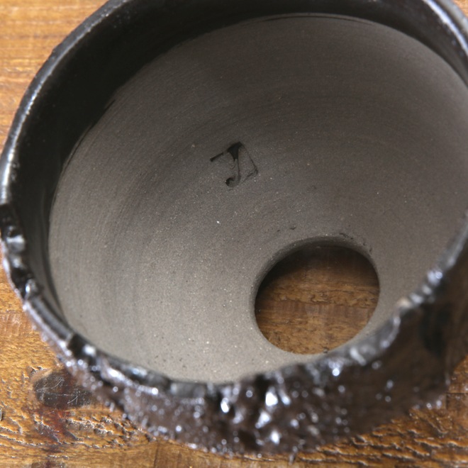 【益子焼】 3.3号鉢 植木鉢 陶器鉢 塊根植物 アガベ サボテン 【黒釉砂利シリーズ】 高さ約6cm 作家 陶芸家 横山雄一作