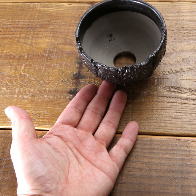 【益子焼】 3.3号鉢 植木鉢 陶器鉢 塊根植物 アガベ サボテン 【黒釉砂利シリーズ】 高さ約6cm 作家 陶芸家 横山雄一作