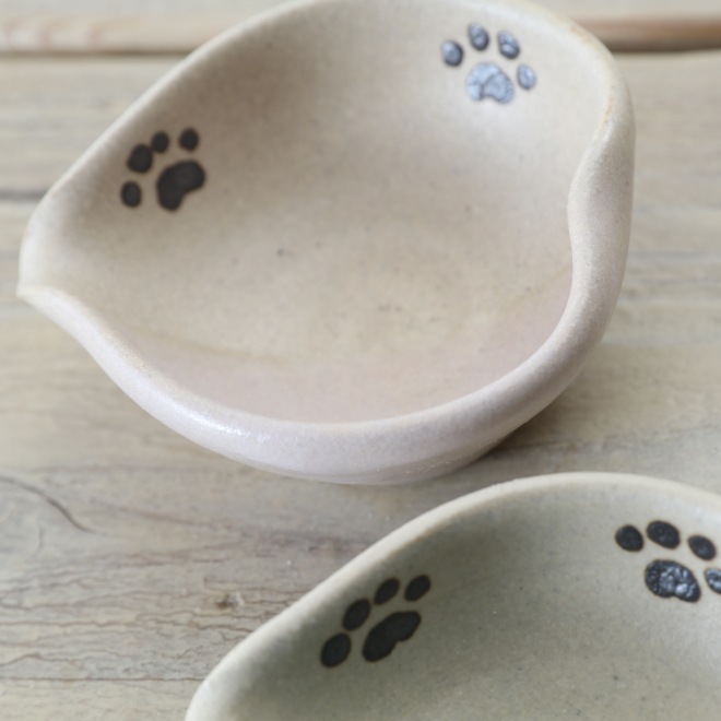 【益子焼】ハート風の小さなドレッシング入れ  小さな豆小鉢　片口風【かわいい肉球の絵付け・単品１個】