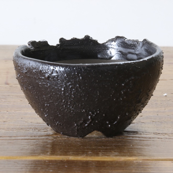 【益子焼】3.3号鉢 植木鉢 陶器鉢 塊根植物 アガベ サボテン 【黒釉砂利シリーズ】 高さ約8.5cm 作家 陶芸家 横山雄一作