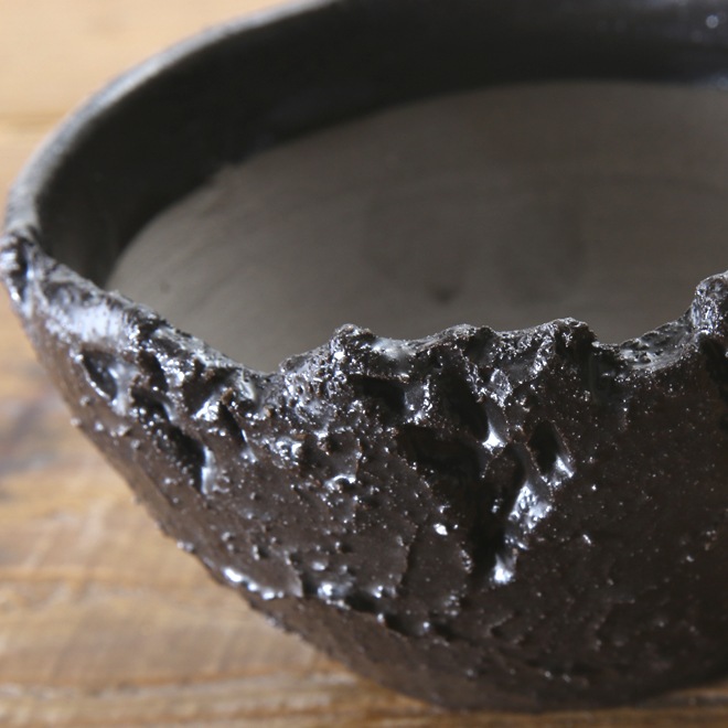 【益子焼】3.3号鉢 植木鉢 陶器鉢 塊根植物 アガベ サボテン 【黒釉砂利シリーズ】 高さ約8.5cm 作家 陶芸家 横山雄一作