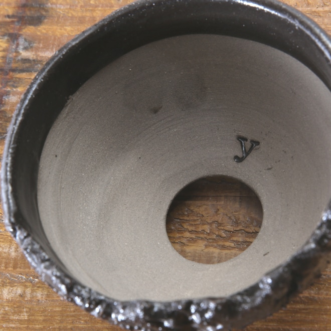 【益子焼】3.3号鉢 植木鉢 陶器鉢 塊根植物 アガベ サボテン 【黒釉砂利シリーズ】 高さ約8.5cm 作家 陶芸家 横山雄一作