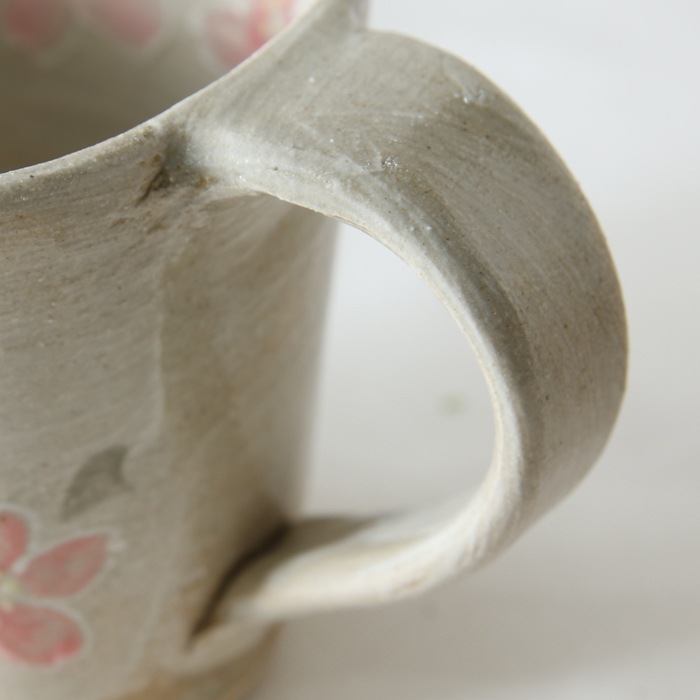 【益子焼】 優しい風合い いっちん桜さくら たっぷりサイズのマグカップ 薄刷毛目ベージュ 釉薬シリーズ 【単品1個】