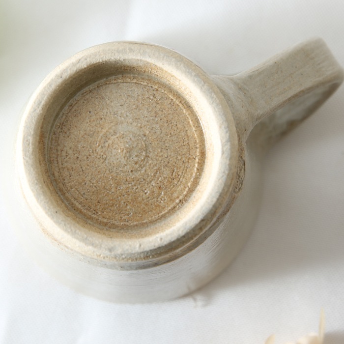 【益子焼】 優しい風合い いっちん桜さくら たっぷりサイズのマグカップ 薄刷毛目ベージュ 釉薬シリーズ 【単品1個】