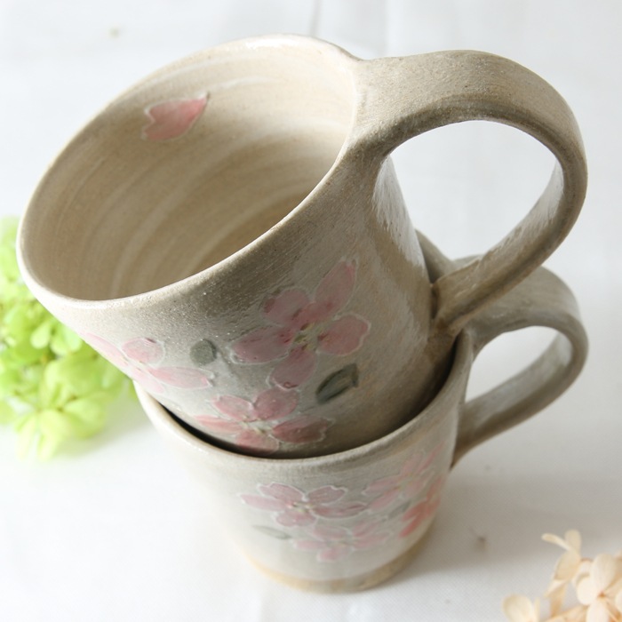 【益子焼】 優しい風合い いっちん桜さくら たっぷりサイズのマグカップ 薄刷毛目ベージュ 釉薬シリーズ 【単品1個】