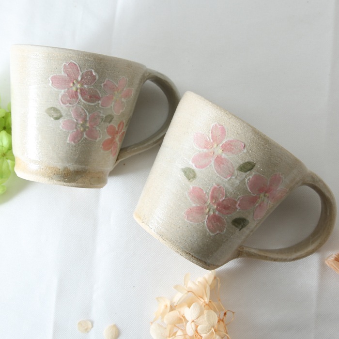 【益子焼】 優しい風合い いっちん桜さくら たっぷりサイズのマグカップ 薄刷毛目ベージュ 釉薬シリーズ 【単品1個】
