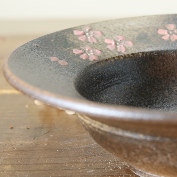 益子焼｜【益子焼】ろくろで豪快に開いたリム盛り鉢 【さくら桜模様