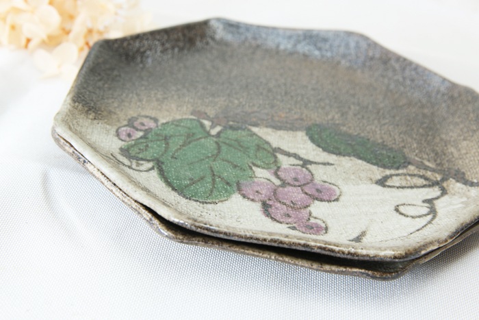 【益子焼】【送料無料】（沖縄・離島は送料880円）【ギフトお試しセット】 結婚祝い 結婚記念日などに 炭化焼シリーズ 布目ぶどう  八角ワンプレート皿2枚 ケーキプレート2枚の 合計4点セット※返品不可商品