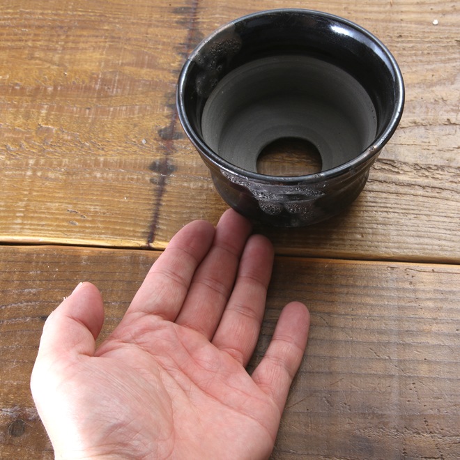 【益子焼】 3.3号鉢 植木鉢 陶器鉢 塊根植物 アガベ サボテン 【黒釉シリーズ ツヤあり Black Brilliant ブラックブリリアント】 高さ約6.5cm 作家 陶芸家 横山雄一作