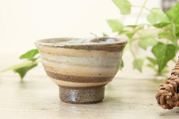 【益子焼】刷毛目模様のおちょこ【開き形・単品１個】