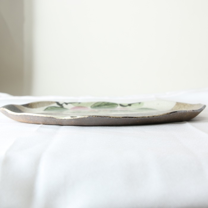 【益子焼】たたら作りの変形パンプレート【サイズ大】【優しい風合いのつばき模様・単品1枚】