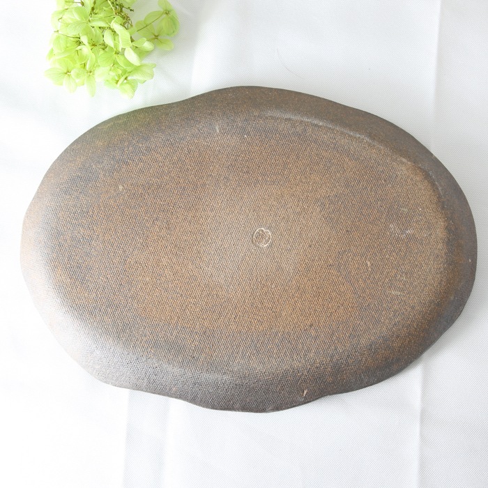 【益子焼】たたら作りの変形パンプレート【サイズ大】【優しい風合いのつばき模様・単品1枚】