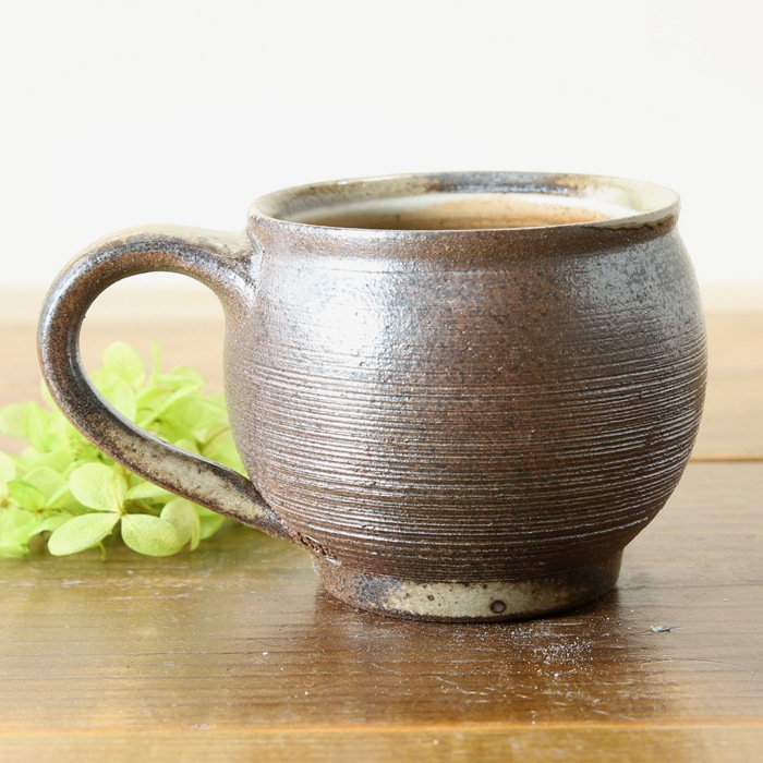 【益子焼】　大きめ マグカップ おしゃれ ふっくら どっしり 筋彫りライン さくら桜模様　【単品１個】