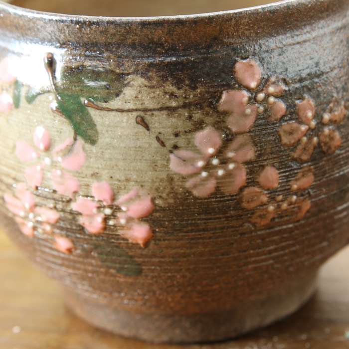 【益子焼】　大きめ マグカップ おしゃれ ふっくら どっしり 筋彫りライン さくら桜模様　【単品１個】