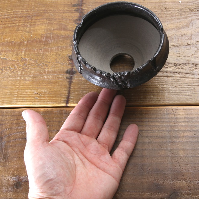 【益子焼】 3.3号鉢 植木鉢 陶器鉢 塊根植物 アガベ サボテン 【黒釉シリーズ】 高さ約7.5cm 作家 陶芸家 横山雄一作