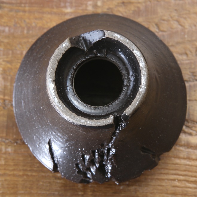 【益子焼】 2.8号鉢 植木鉢 陶器鉢 塊根植物 アガベ サボテン 【黒釉シリーズ】 側面に穴あり 高さ約6.5cm 作家 陶芸家 横山雄一作