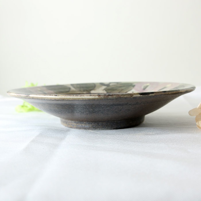 【益子焼】お料理を豪快に盛る ろくろ作りのリムディナープレート 中皿 約20.5cm前後 【優しい風合いのつばき模様・単品1枚】