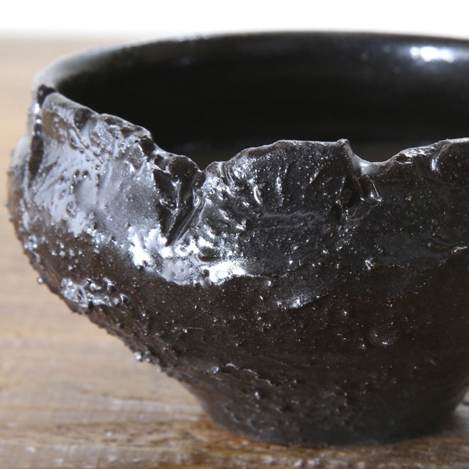 【益子焼】3.1号鉢 植木鉢 陶器鉢 塊根植物 アガベ サボテン 【黒釉砂利シリーズ】 高さ約5.5cm 作家 陶芸家 横山雄一作