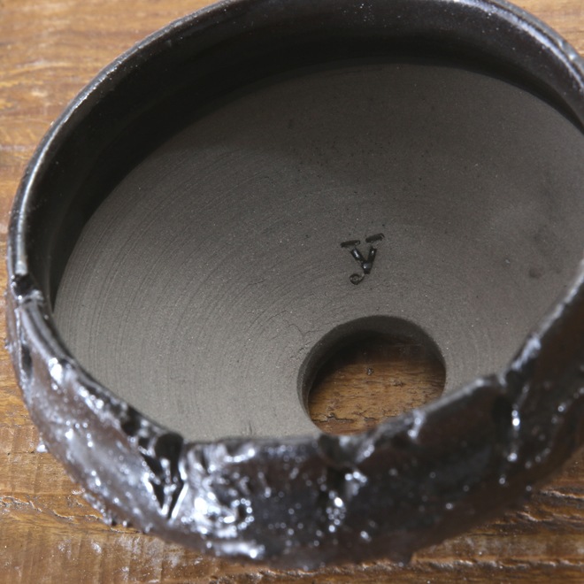 【益子焼】3.1号鉢 植木鉢 陶器鉢 塊根植物 アガベ サボテン 【黒釉砂利シリーズ】 高さ約5.5cm 作家 陶芸家 横山雄一作