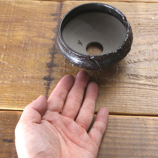 【益子焼】3.1号鉢 植木鉢 陶器鉢 塊根植物 アガベ サボテン 【黒釉砂利シリーズ】 高さ約5.5cm 作家 陶芸家 横山雄一作