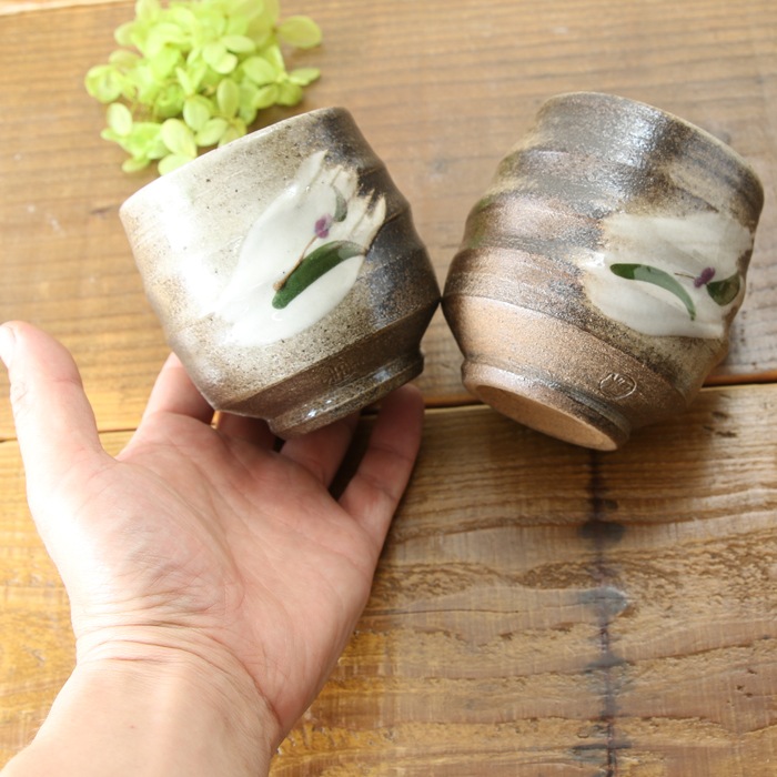 【益子焼】大きめたっぷりサイズ 刷毛目つゆ草模様 寿司湯呑み