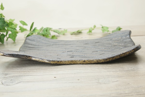 【益子焼】厚みのある重厚感の変形お料理板皿【サイズ小・単品１枚】