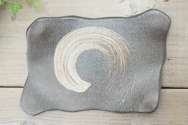 【益子焼】厚みのある重厚感の変形お料理板皿【サイズ小・単品１枚】