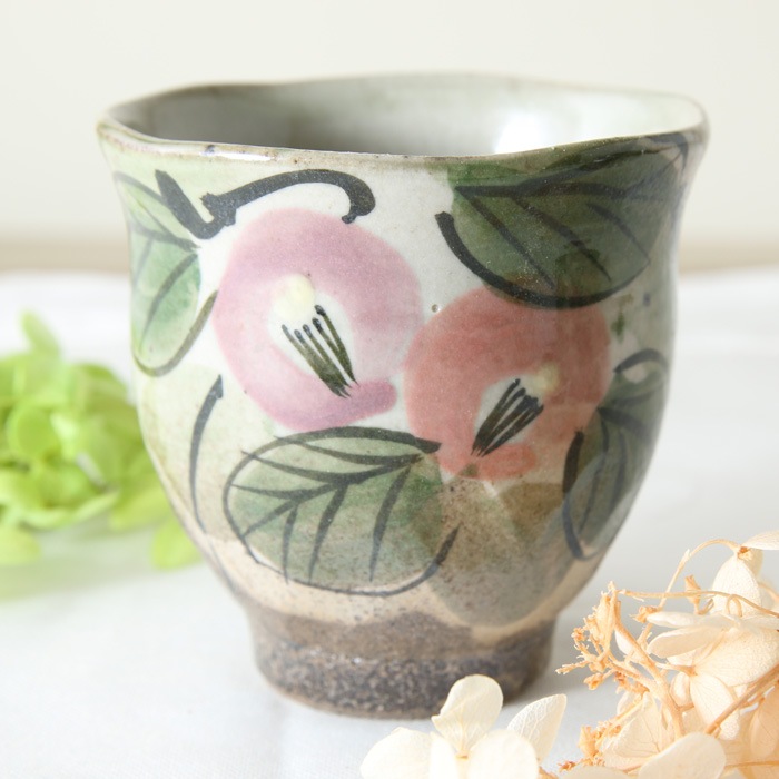 【益子焼】 夫婦湯呑 夫婦湯飲 優しい風合いのつばき模様 炭化焼シリーズ