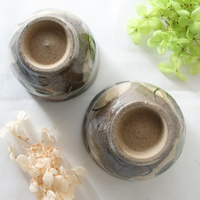 【益子焼】 夫婦湯呑 夫婦湯飲 優しい風合いのつばき模様 炭化焼シリーズ