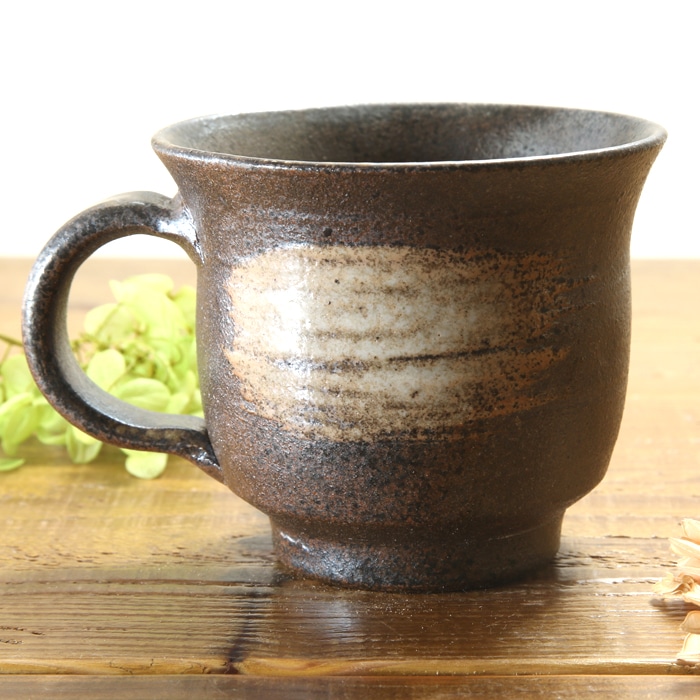【益子焼】大きいサイズでたっぷり入る　渋め刷毛目のマグカップ【単品１個】