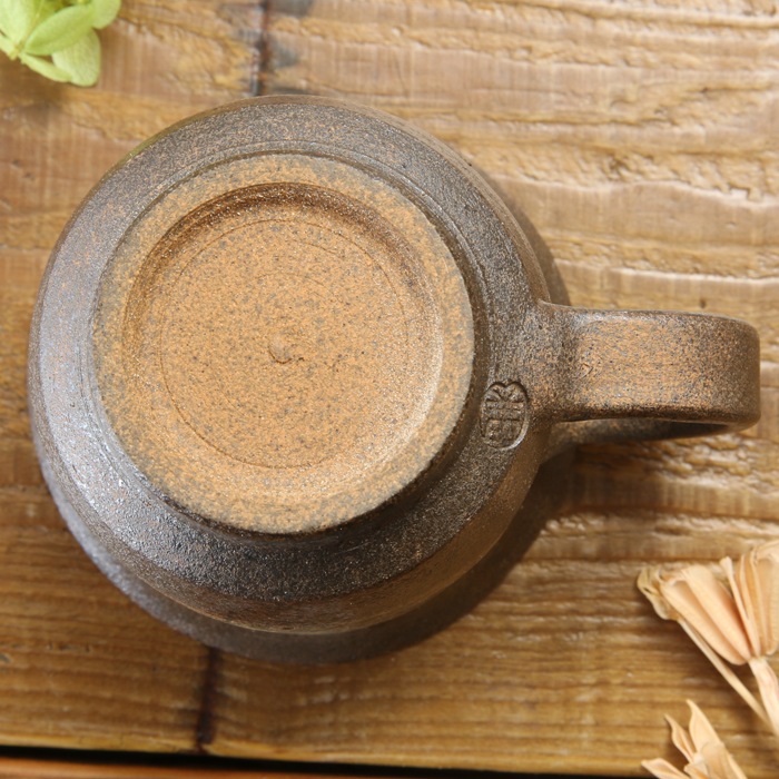 【益子焼】大きいサイズでたっぷり入る　渋め刷毛目のマグカップ【単品１個】