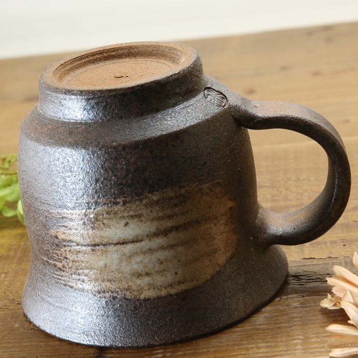 【益子焼】大きいサイズでたっぷり入る　渋め刷毛目のマグカップ【単品１個】