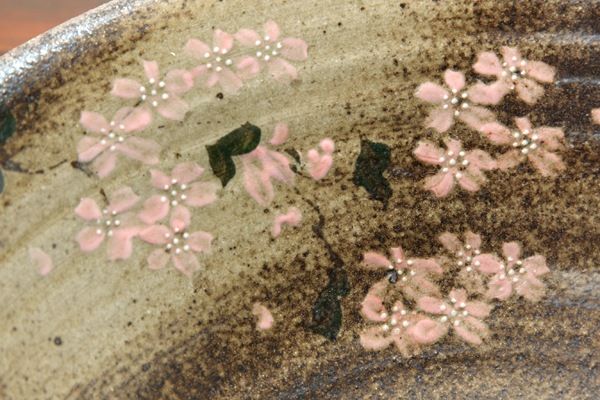 【益子焼】手洗いで癒やされる  陶器 おしゃれ 手洗い洗面ボウル 手洗い鉢 手洗いボウル 手洗い器【直径約32cm 炭化焼シリーズ さくら桜模様 排水部分の洗面金具付き 単品１個】※1点もの※ギフト包装不可