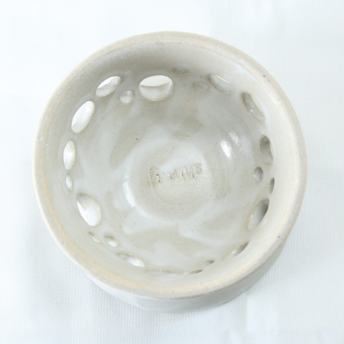【益子焼】 フードボウル ペット 餌入れ おしゃれ 食器 陶器 釉薬シリーズ 洋風デザイン 小窓付き シンプルな白マット  【単品１個】