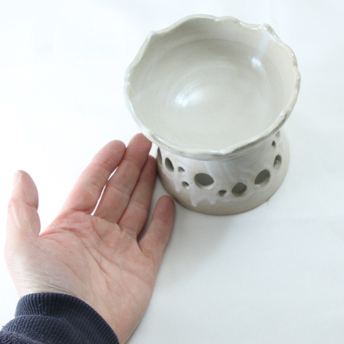 【益子焼】 フードボウル ペット 餌入れ おしゃれ 食器 陶器 釉薬シリーズ 洋風デザイン 小窓付き シンプルな白マット  【単品１個】