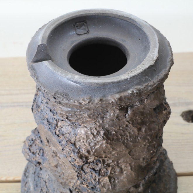 【益子焼】 5.1号鉢 高さ約17cm 植木鉢 陶器鉢 塊根植物 コーデックス アガベ 【溶岩流lavaシリーズ】 作家 陶芸家 横山雄一作 一点物