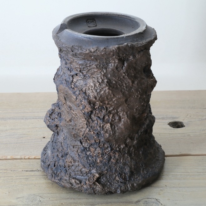 【益子焼】 5.1号鉢 高さ約17cm 植木鉢 陶器鉢 塊根植物 コーデックス アガベ 【溶岩流lavaシリーズ】 作家 陶芸家 横山雄一作 一点物