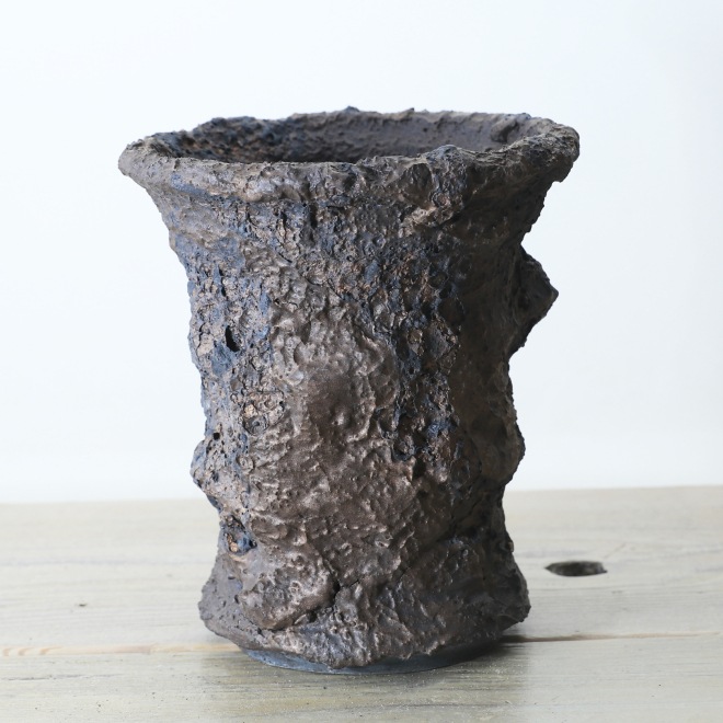 【益子焼】 5.1号鉢 高さ約17cm 植木鉢 陶器鉢 塊根植物 コーデックス アガベ 【溶岩流lavaシリーズ】 作家 陶芸家 横山雄一作 一点物