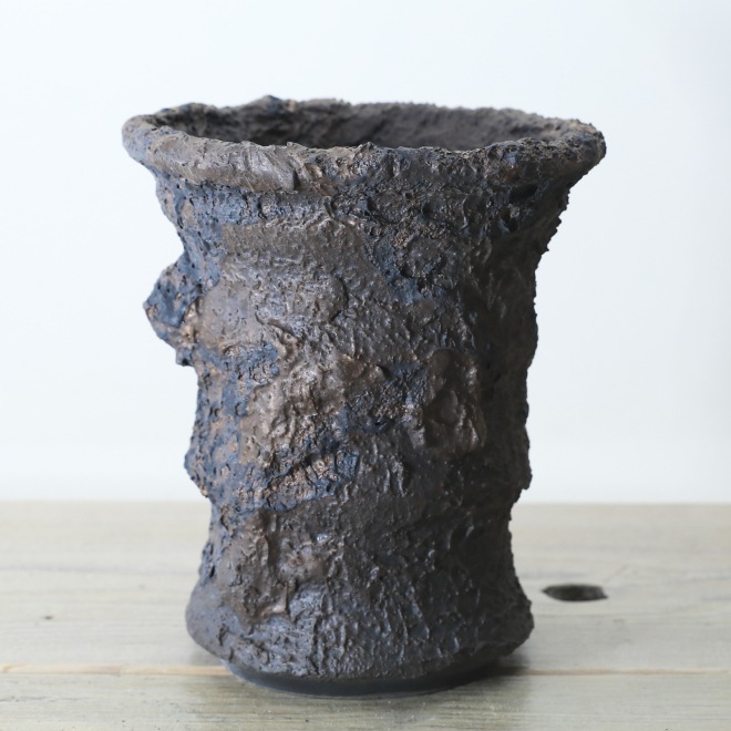 【益子焼】 5.1号鉢 高さ約17cm 植木鉢 陶器鉢 塊根植物 コーデックス アガベ 【溶岩流lavaシリーズ】 作家 陶芸家 横山雄一作 一点物