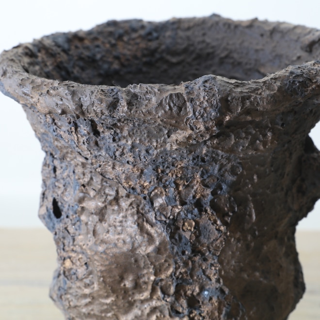 【益子焼】 5.1号鉢 高さ約17cm 植木鉢 陶器鉢 塊根植物 コーデックス アガベ 【溶岩流lavaシリーズ】 作家 陶芸家 横山雄一作 一点物