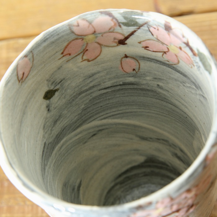 【益子焼】 ビアカップ タンブラー グレー荒土　刷毛目とさくら桜模様の絵付け 横山雄一作 一点物 単品１個