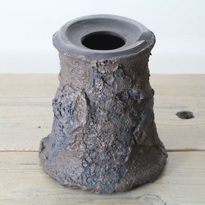 【益子焼】 4.8号鉢 高さ約15.5cm 植木鉢 陶器鉢 塊根植物 コーデックス アガベ 【溶岩流lavaシリーズ】 作家 陶芸家 横山雄一作 一点物