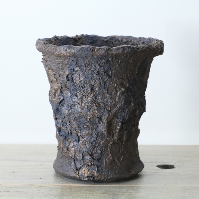 【益子焼】 4.8号鉢 高さ約15.5cm 植木鉢 陶器鉢 塊根植物 コーデックス アガベ 【溶岩流lavaシリーズ】 作家 陶芸家 横山雄一作 一点物
