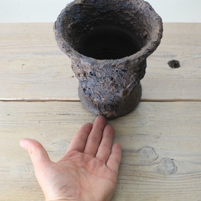 【益子焼】 4.8号鉢 高さ約15.5cm 植木鉢 陶器鉢 塊根植物 コーデックス アガベ 【溶岩流lavaシリーズ】 作家 陶芸家 横山雄一作 一点物