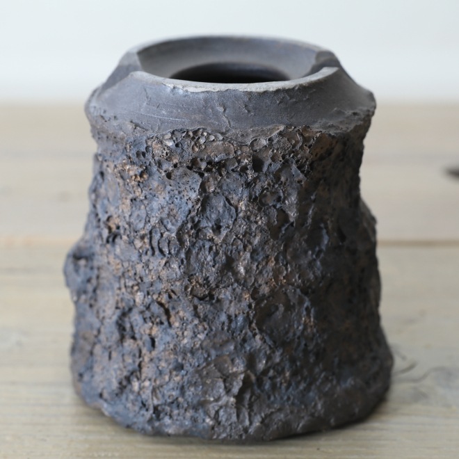 【益子焼】 3.5号鉢 高さ約10.5cm 植木鉢 陶器鉢 塊根植物 コーデックス アガベ 【溶岩流lavaシリーズ】 作家 陶芸家 横山雄一作