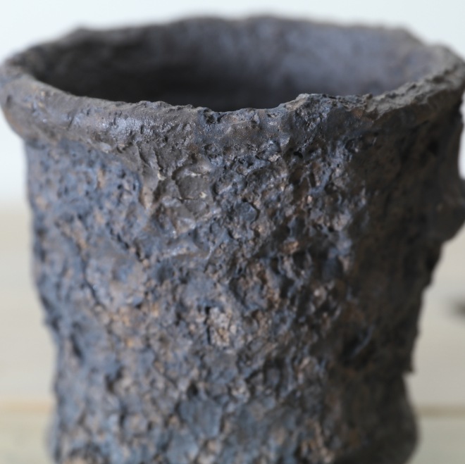 【益子焼】 3.5号鉢 高さ約10.5cm 植木鉢 陶器鉢 塊根植物 コーデックス アガベ 【溶岩流lavaシリーズ】 作家 陶芸家 横山雄一作