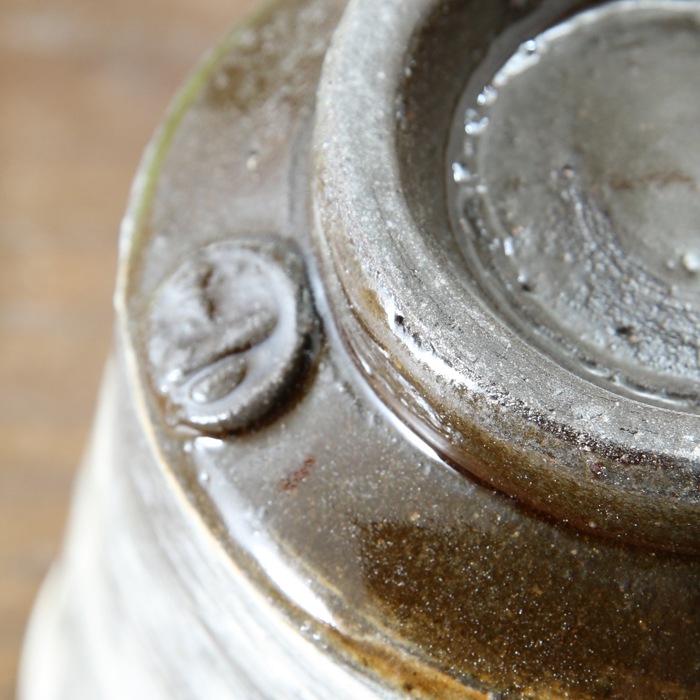 【益子焼】  荒土の夫婦湯呑み 刷毛目に縁あめ釉 さくら桜 夫婦湯呑みセット 一点物 （ 長寿のお祝い 退職祝い 退職記念 ご自分へのご褒美 などの贈り物にも）