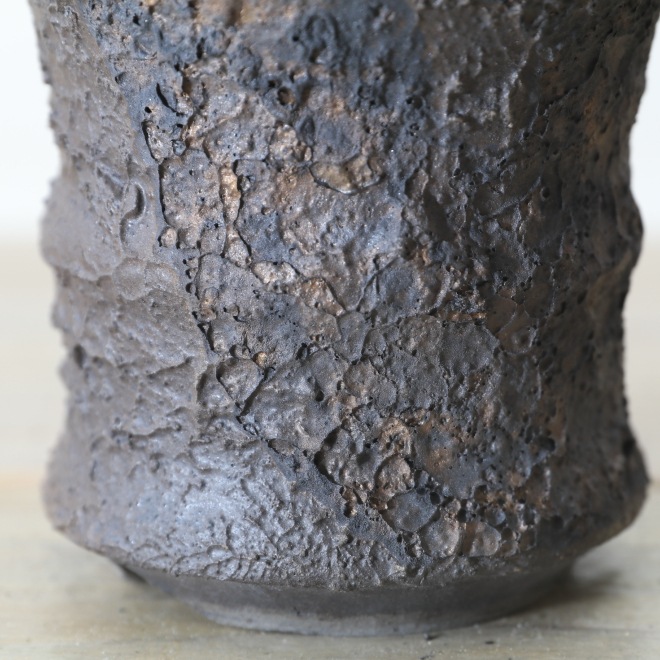 【益子焼】 3号鉢 高さ約9cm 植木鉢 陶器鉢 塊根植物 コーデックス アガベ 【溶岩流lavaシリーズ】 作家 陶芸家 横山雄一作