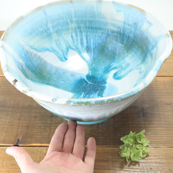 【益子焼】 メダカ鉢 おしゃれ 陶器 白とシスキーグリーン 中は流れるブルー系 縁３箇所変形デザイン 約31.5cm 一点物 【単品１個】※ギフト包装不可